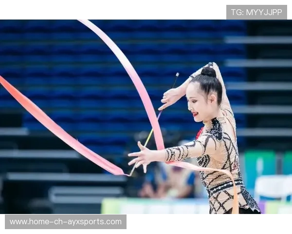 体操地板动作优雅绝伦——舞动在极致的艺术与力量之间